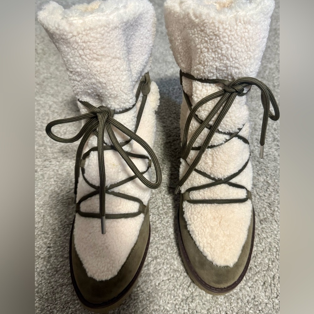 Women’s MIA Suede and Faux shearling Cream and Olive ankle bootie size 9